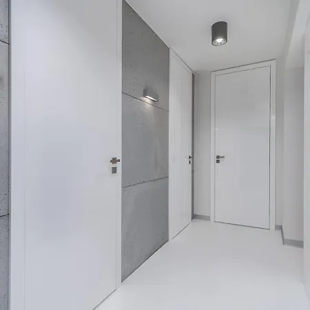 Apartment Luxury Garden Pool Gym Sauna Parking *